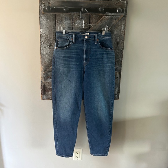 Women's Levi's High Waisted Mom Jeans Dark Wash - Picture 1 of 4